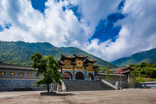 宜阳灵山寺