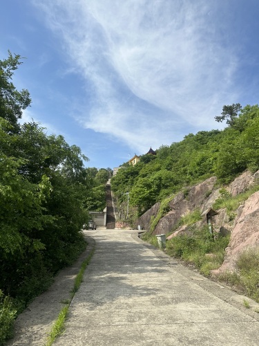 龙城山旅游景区(暂停开放)