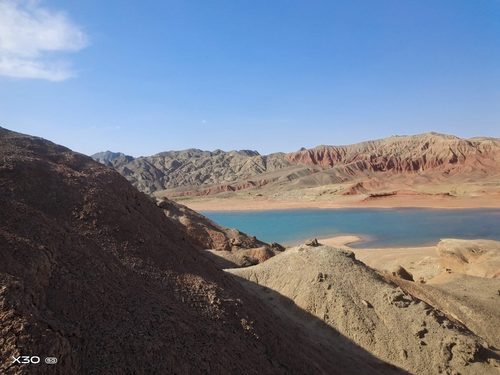 黑山湖湖畔