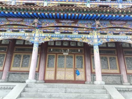 持明殿郝冬站岗处