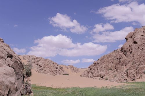 阿拉善大漠天池风景区