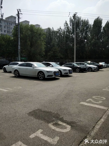 辽宁奥通汽车销售服务有限公司停车场的第3张图片的图片资料