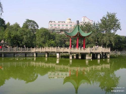 革命公园