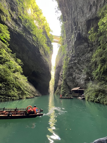 鹤峰屏山峡谷(暂停开放)