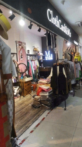 海口龙华欧佳奇服装批发店