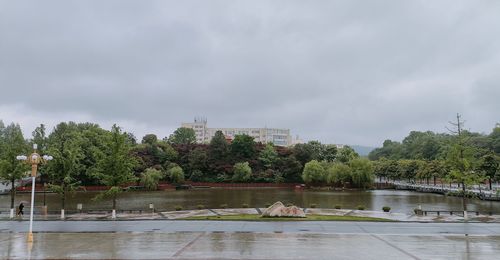 信阳师范大学(谭山校区)半亩塘