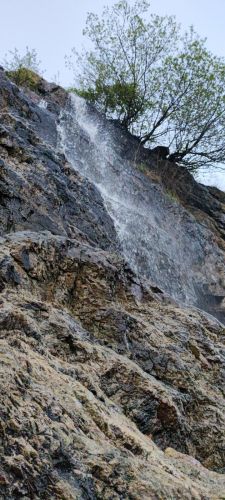 滴水瀑布
