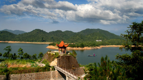 神泉湖风景区