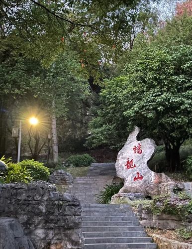 蟠龙山广场