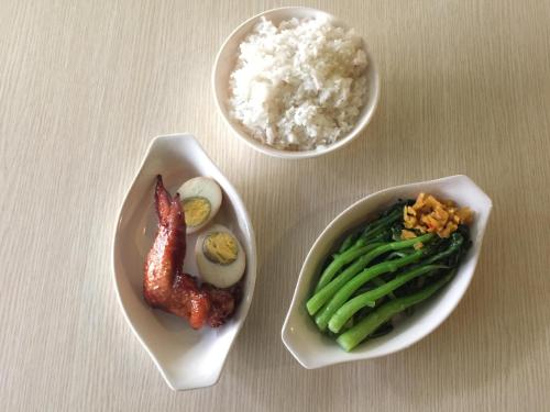 农家婆港式烧腊快餐(驰天·钰园商住小区店)