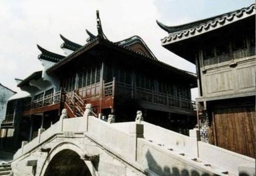 访卢阁