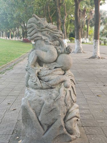 十二生肖龙雕塑