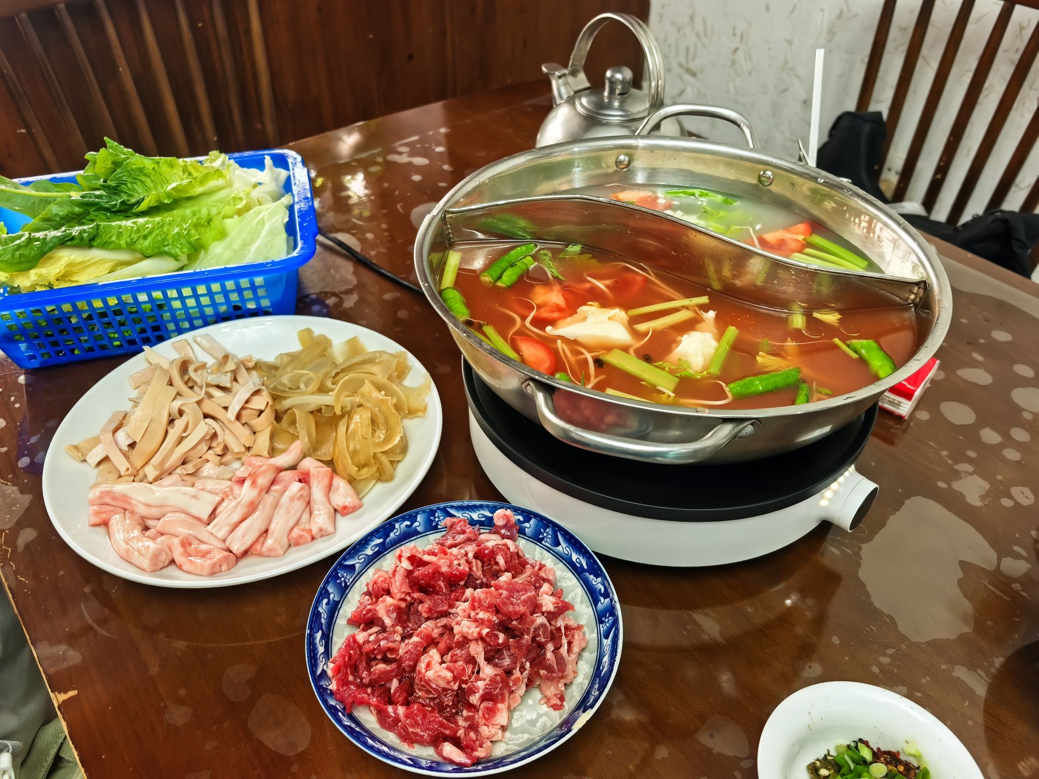 鸿运餐馆第一家(农家米酸汤牛肉牛杂)