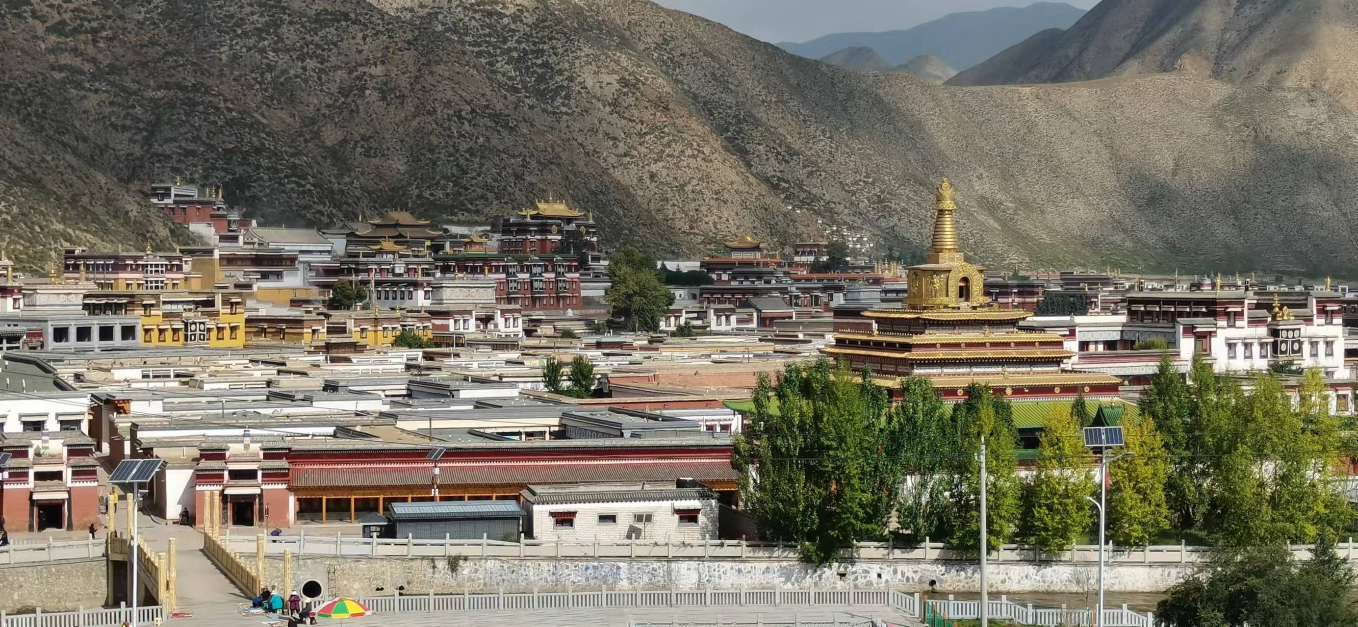 拉卜楞寺红教寺院实景照片