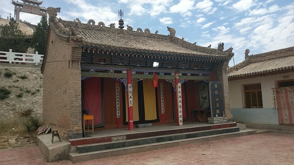 靖远县凤龙山道观实景照片