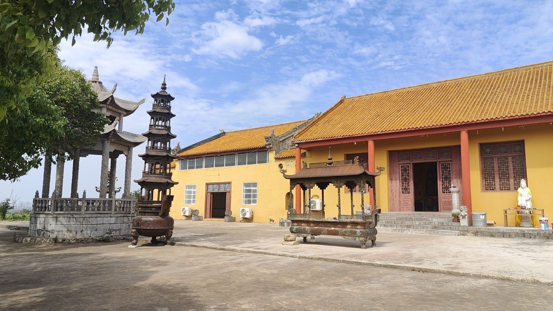 龙锦寺实景照片