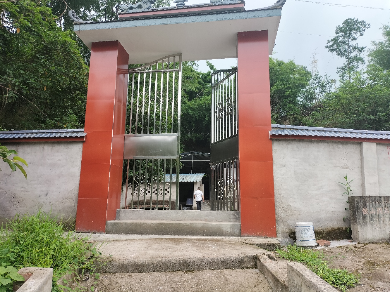 铁山洞寺庙实景照片