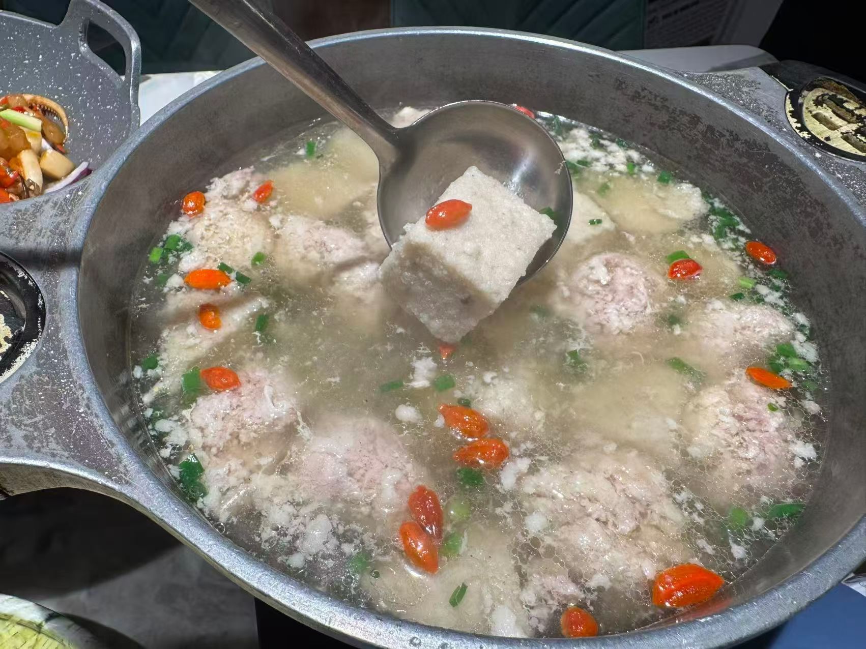临高临城易家湘厨餐饮店