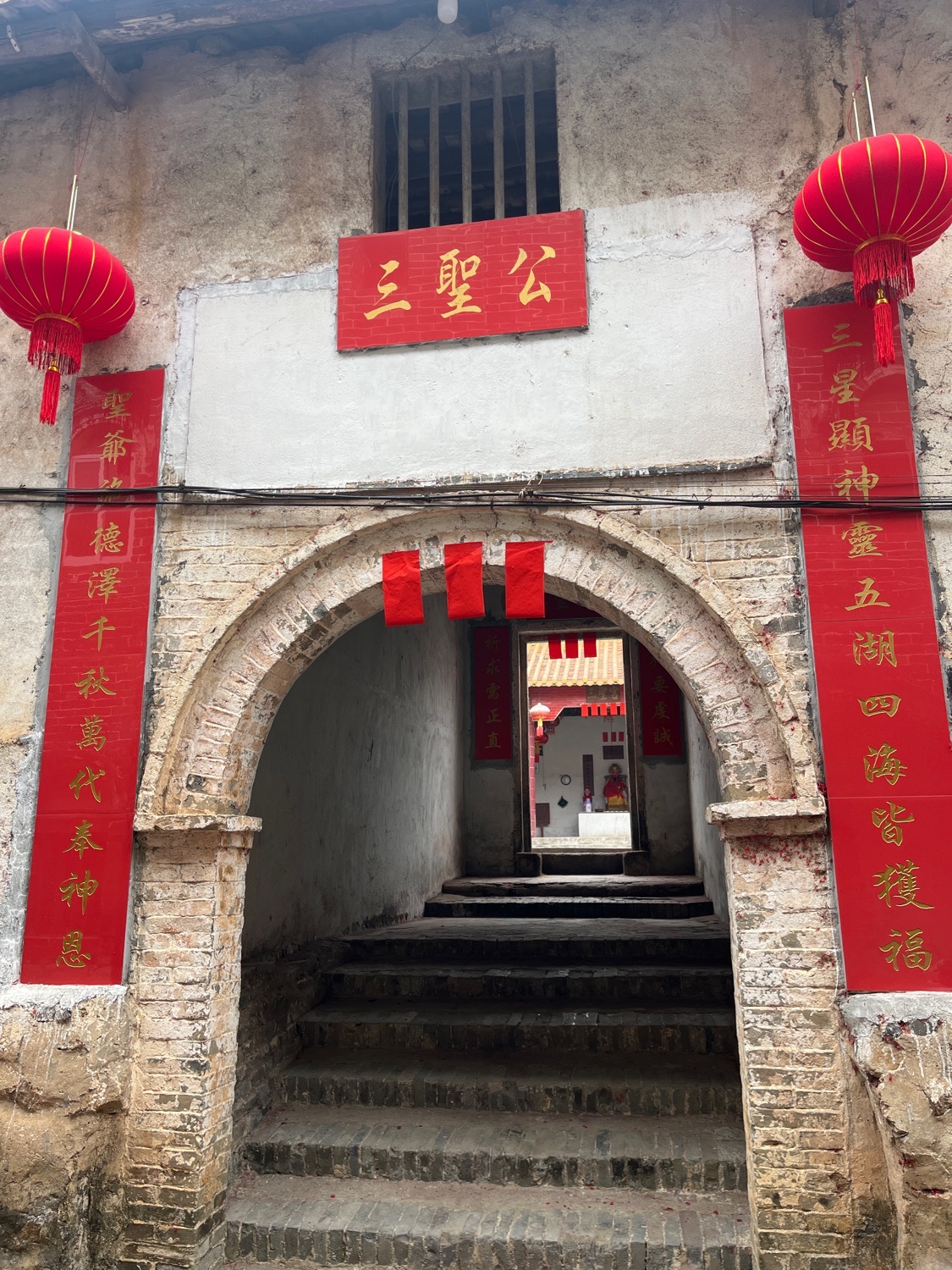 归义镇石坡三圣公古庙实景照片