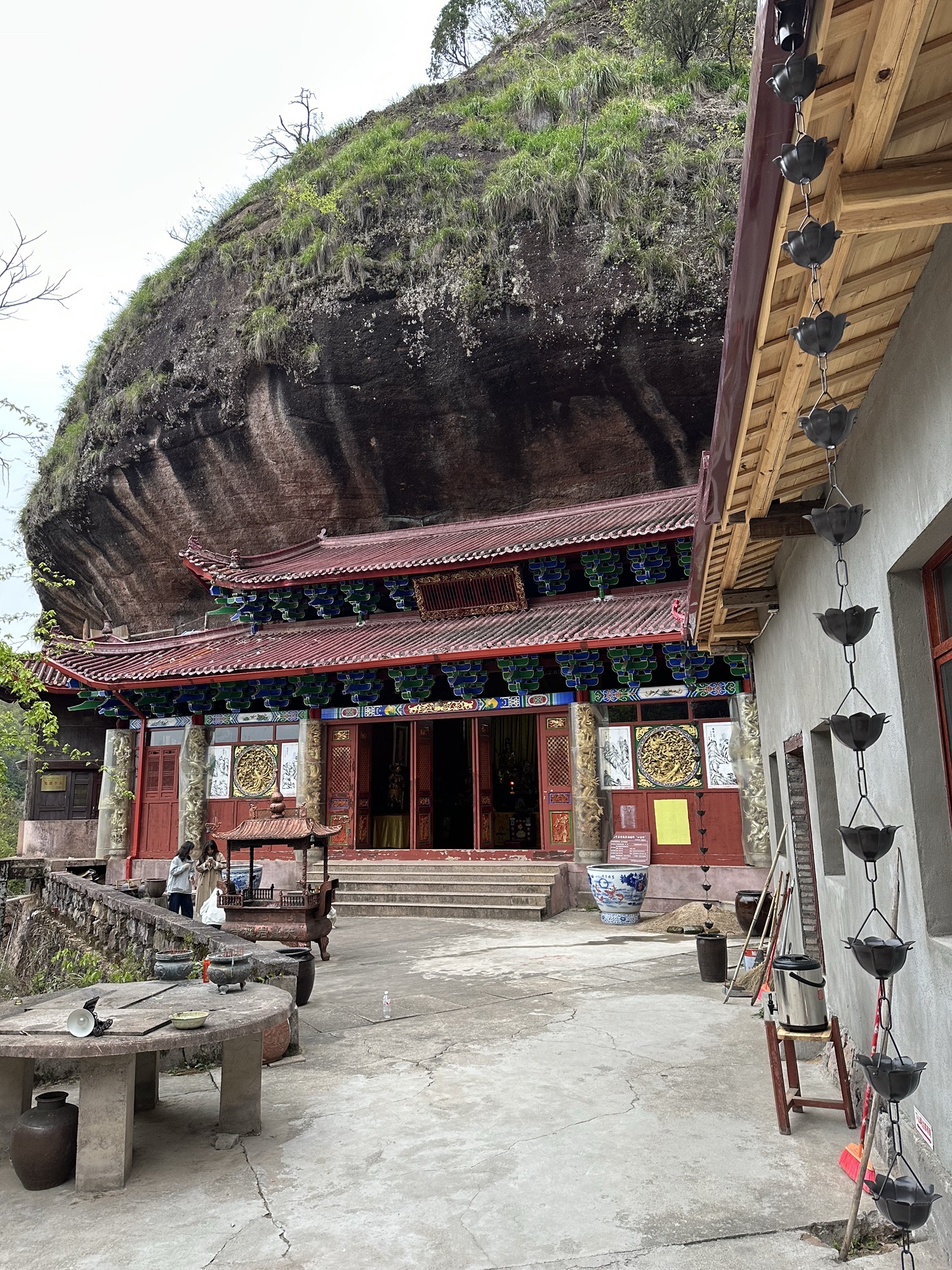 天台岩寺实景照片