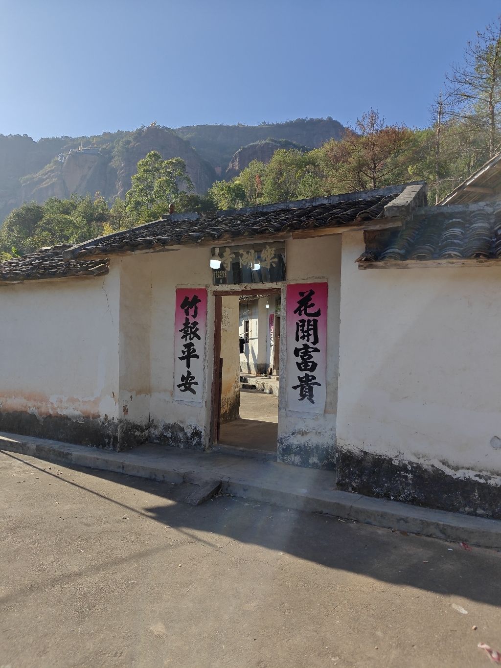 乐湖寺实景照片