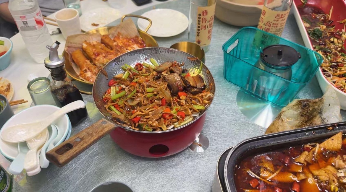 大嘴唇荞面城