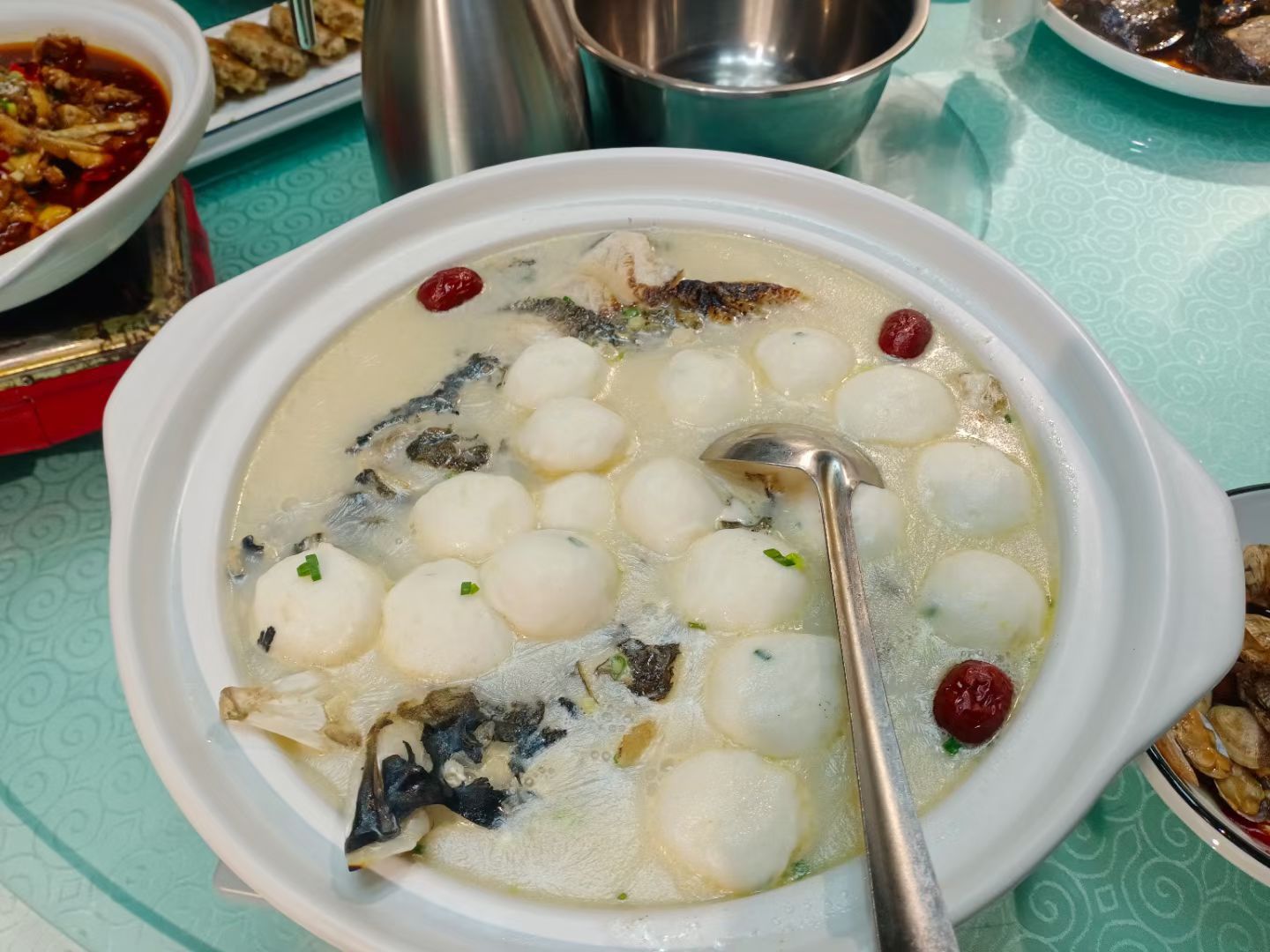 新轩阁美食城(月湖店)
