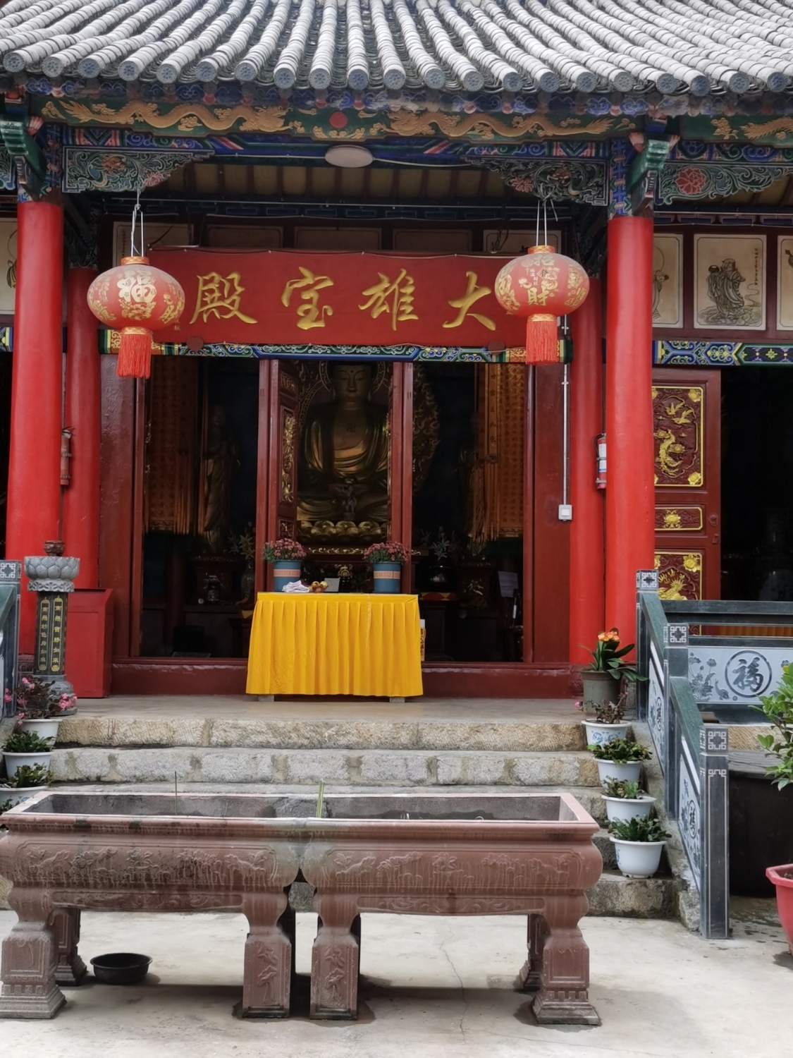 大雄宝殿实景照片