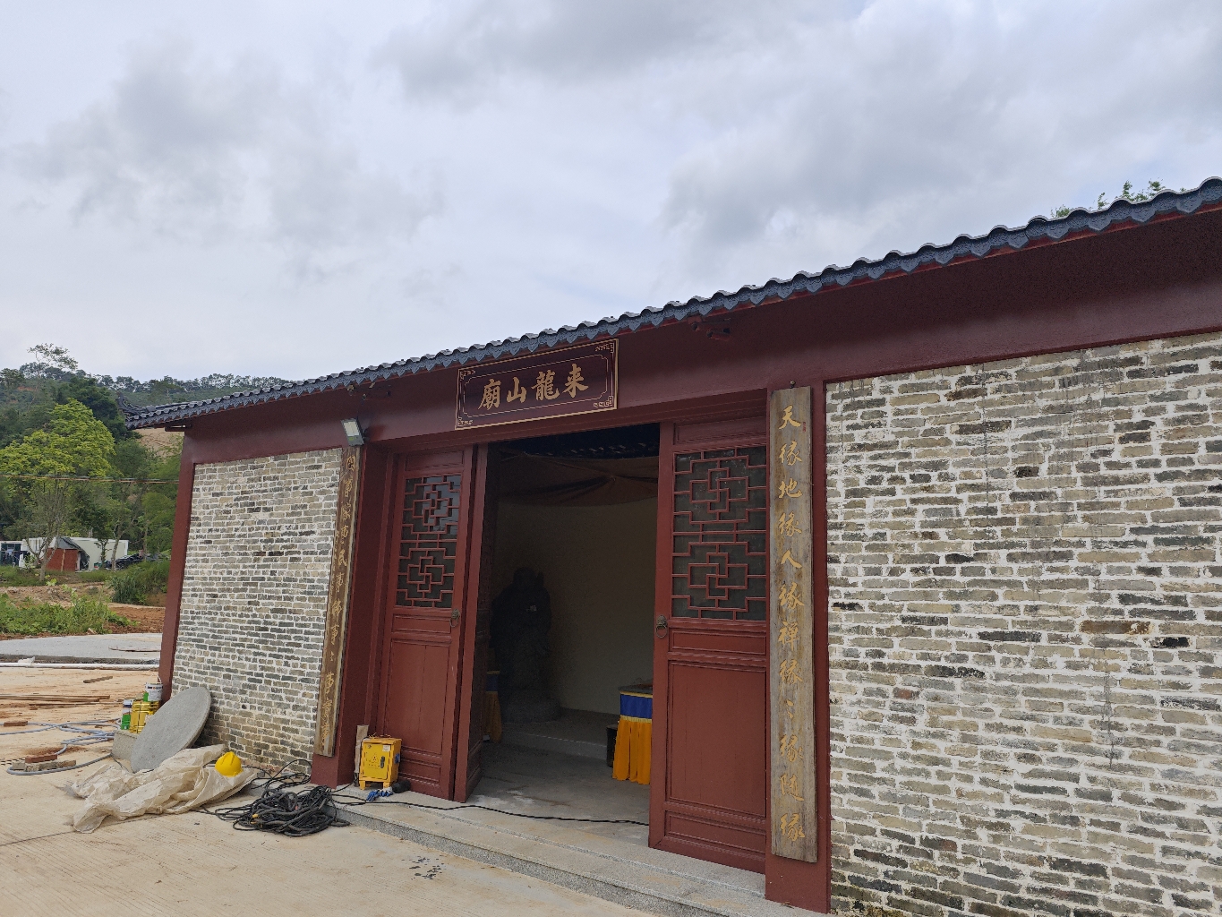来龙山庙实景照片