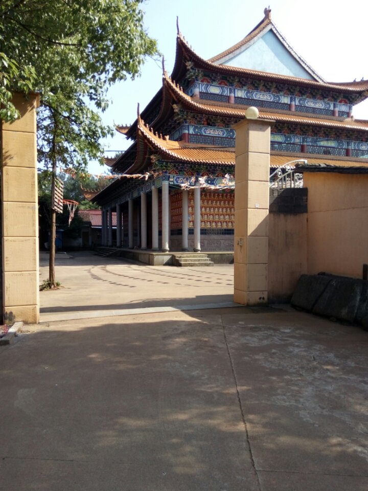 傍山寺实景照片