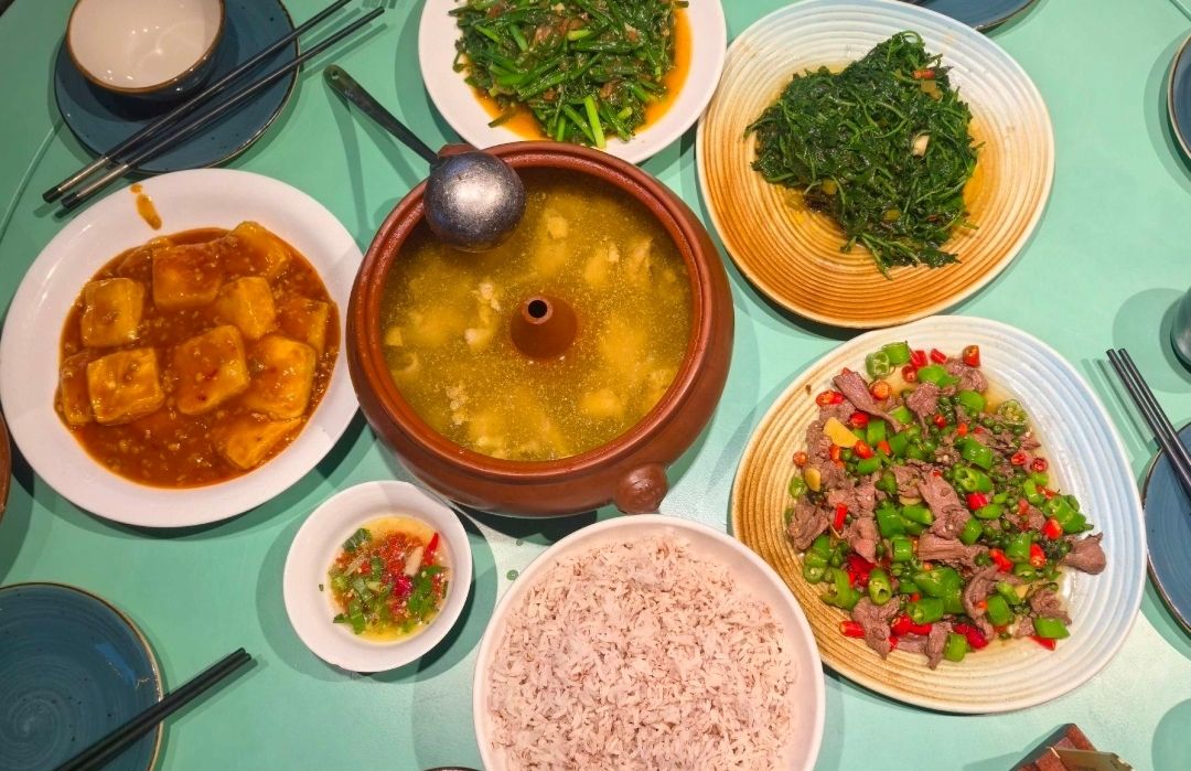 奇味轩餐厅(临安春秋商业步行街店)