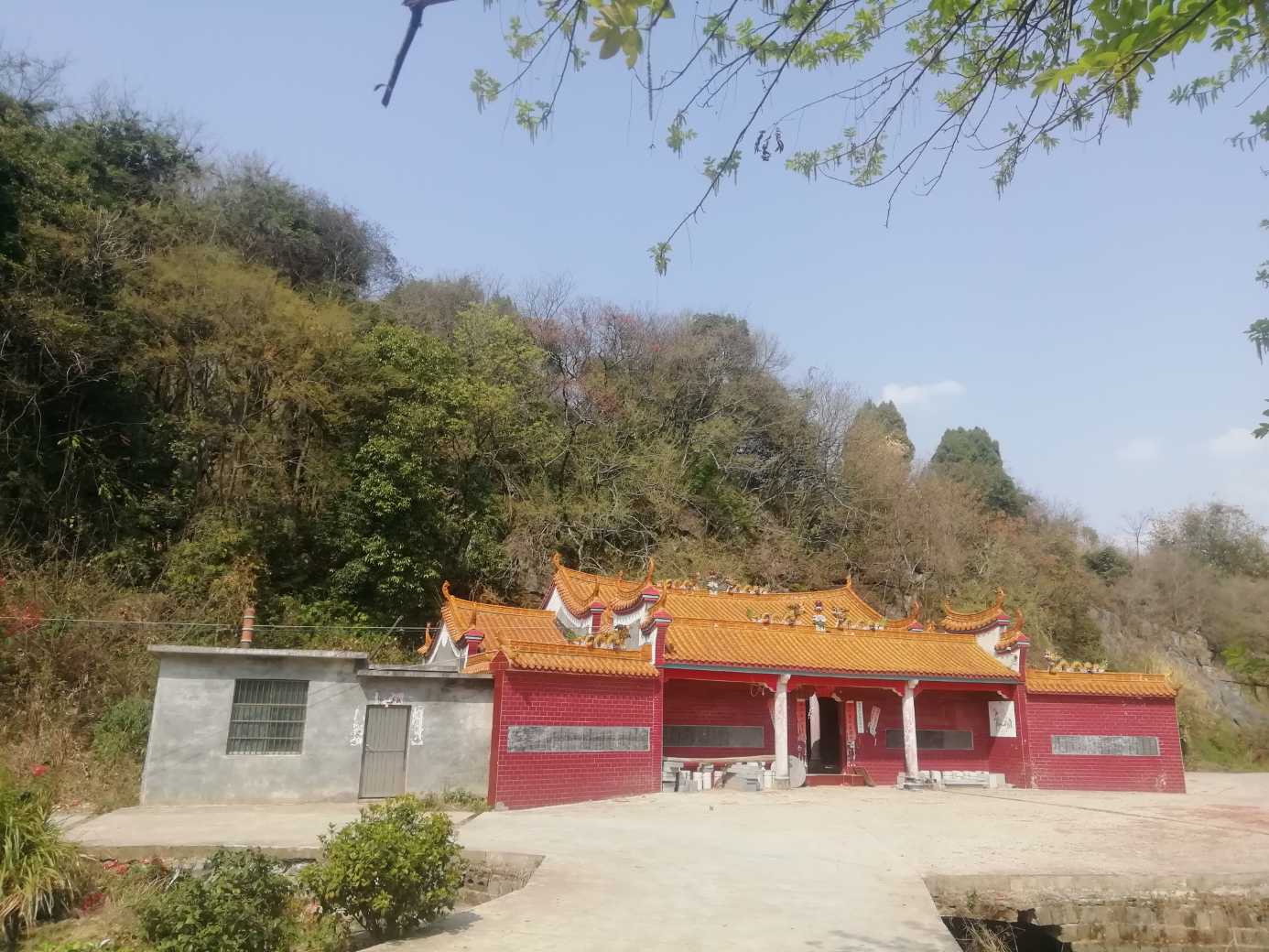 青山庙实景照片