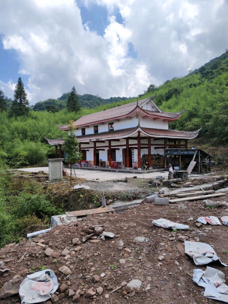 天山寺实景照片