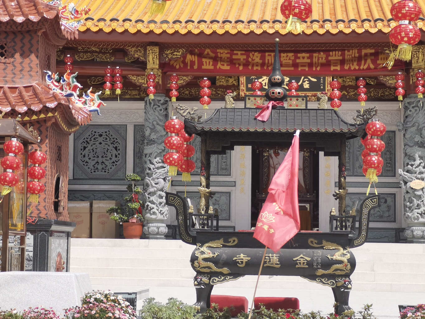 金莲寺实景照片