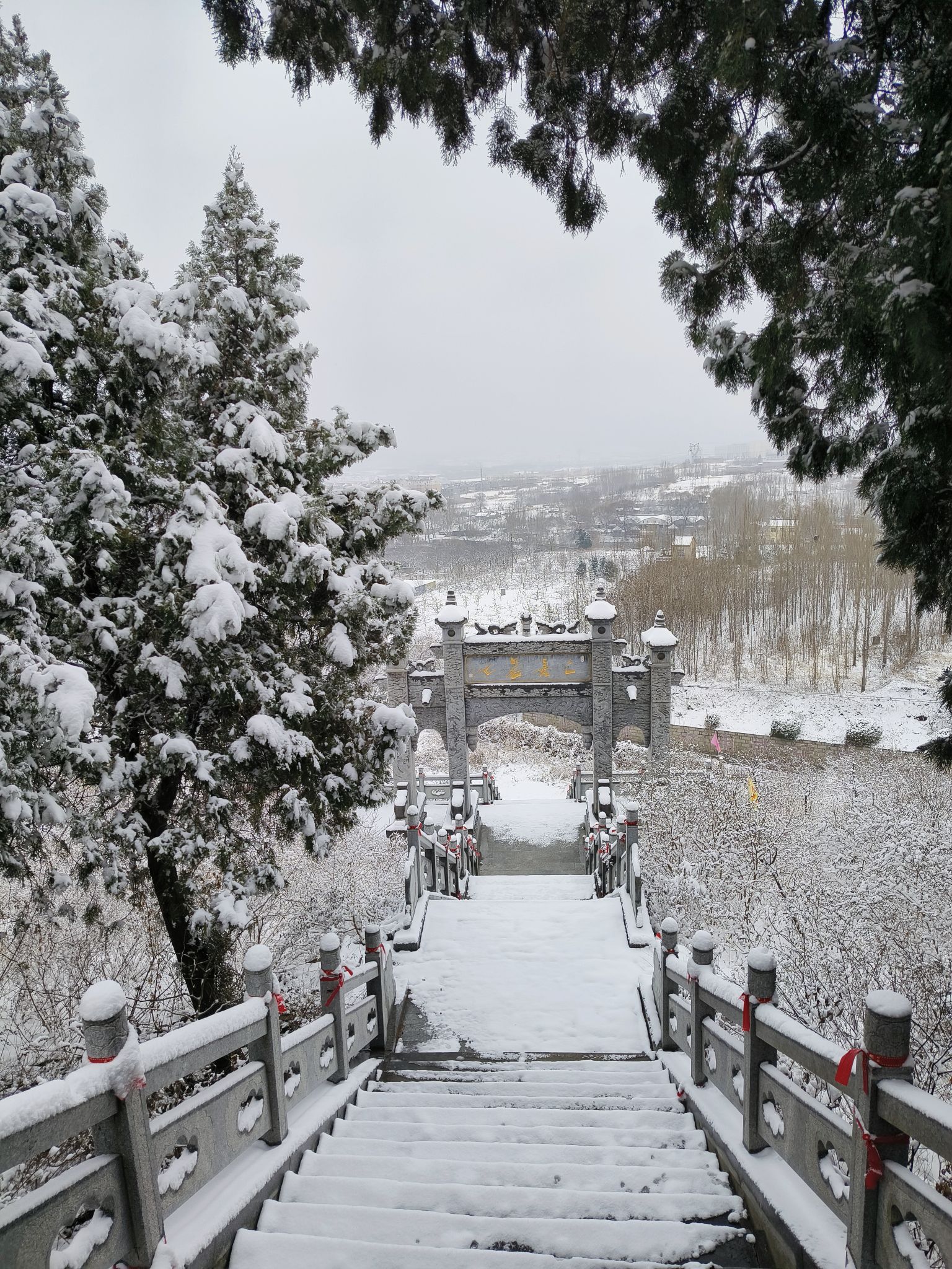 昆仑山玉皇宫实景照片