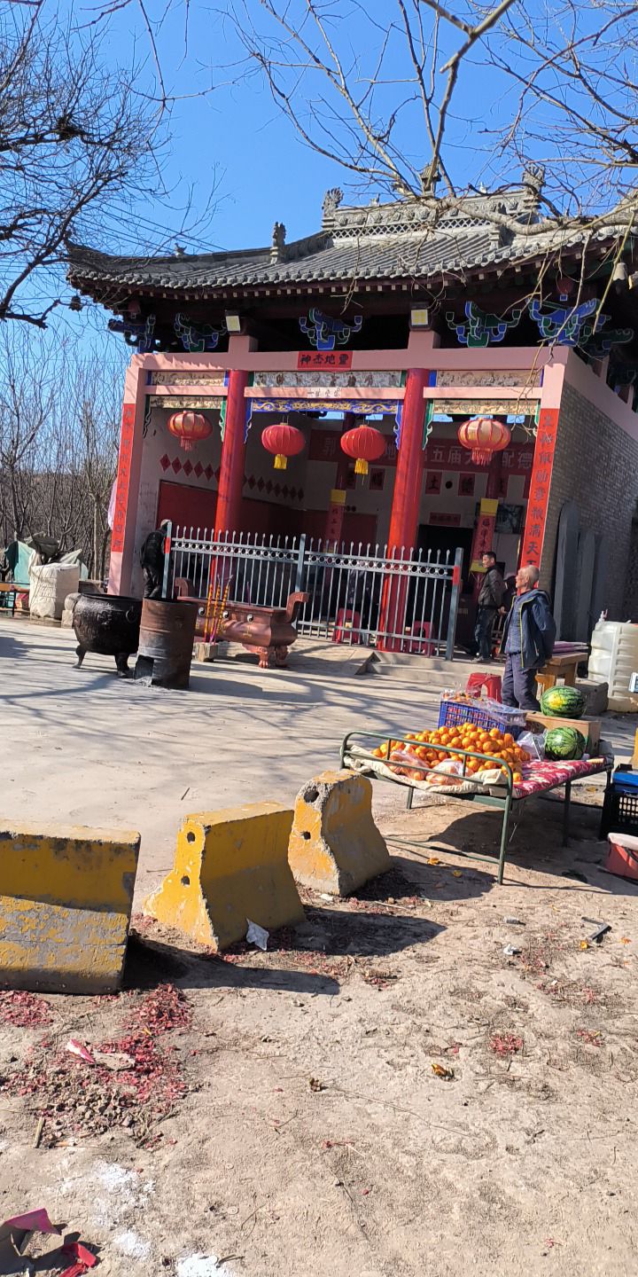 戏台土地庙实景照片