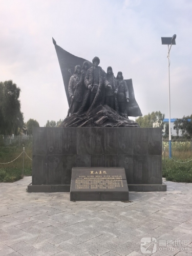 八五八烈士雕像