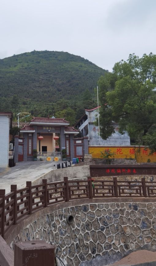 明山寺实景照片