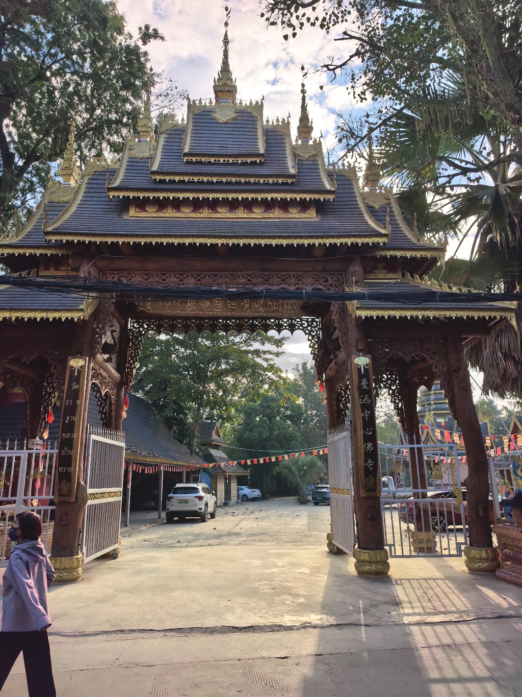 曼洒中心佛寺实景照片