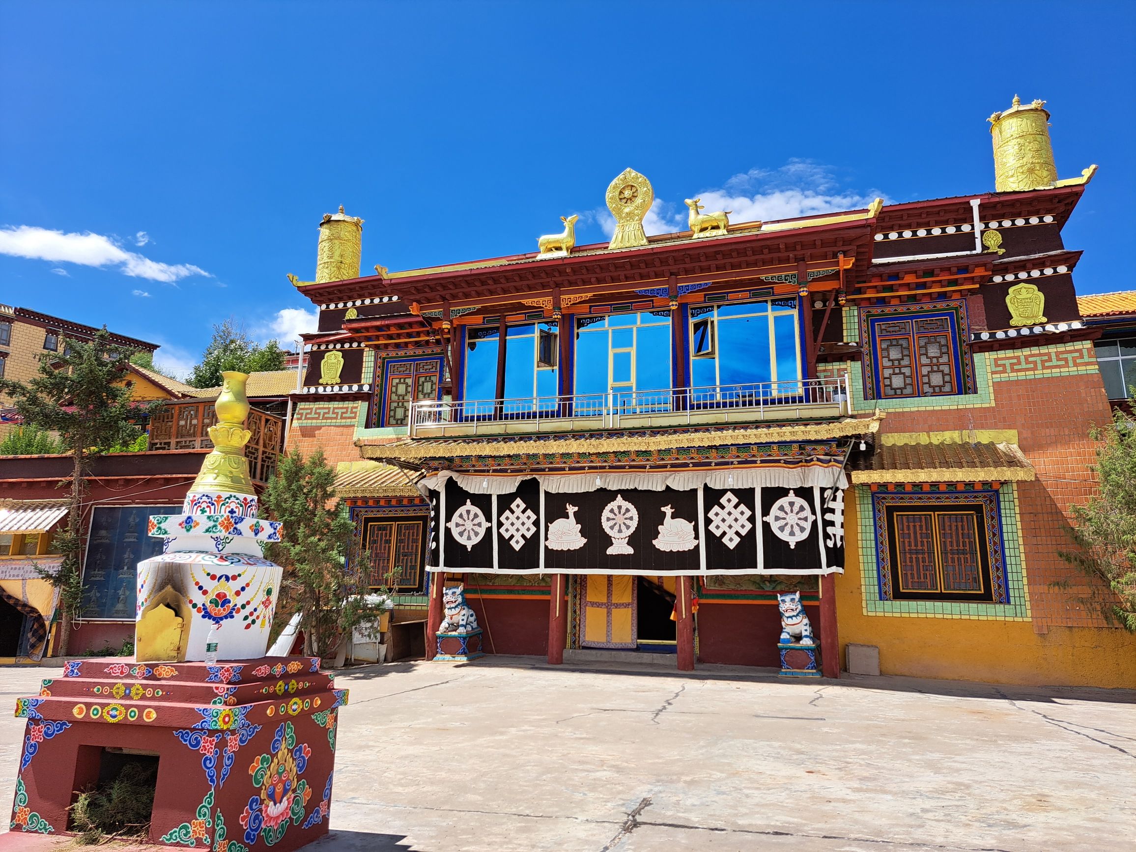 甘孜寺实景照片