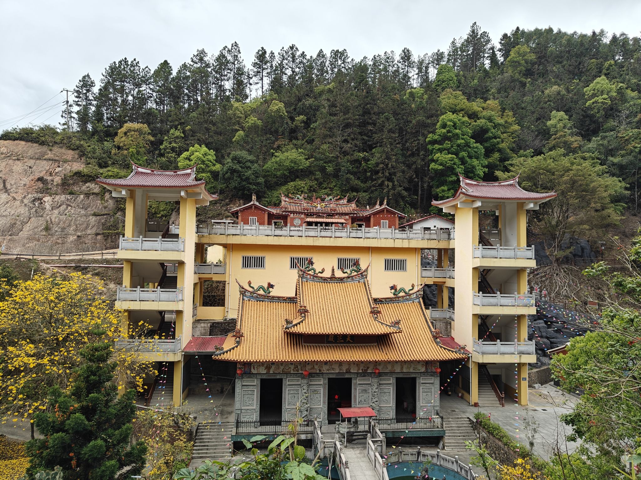 珠石峰寺庙实景照片
