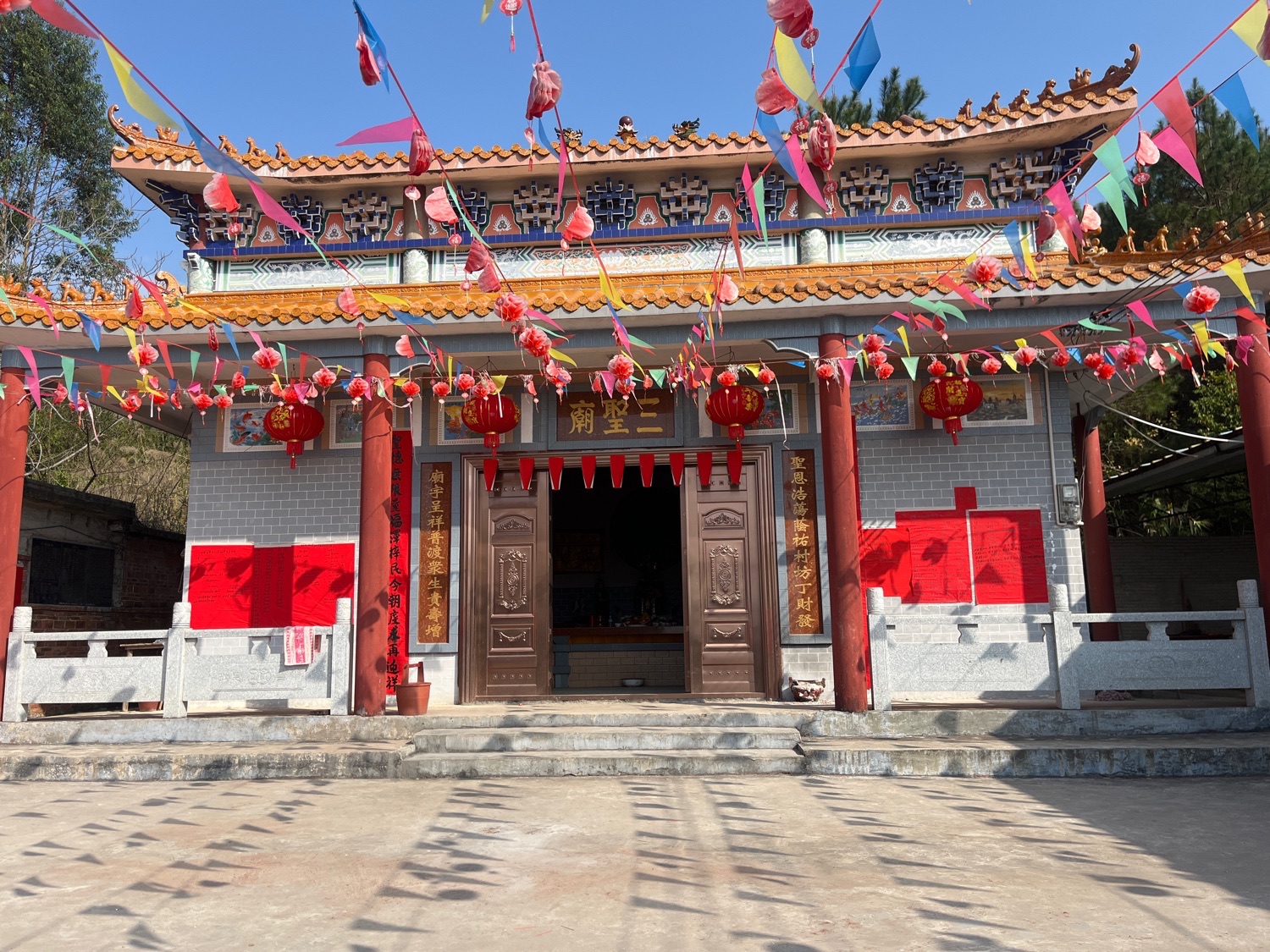 归义镇石坡村三圣公新庙实景照片