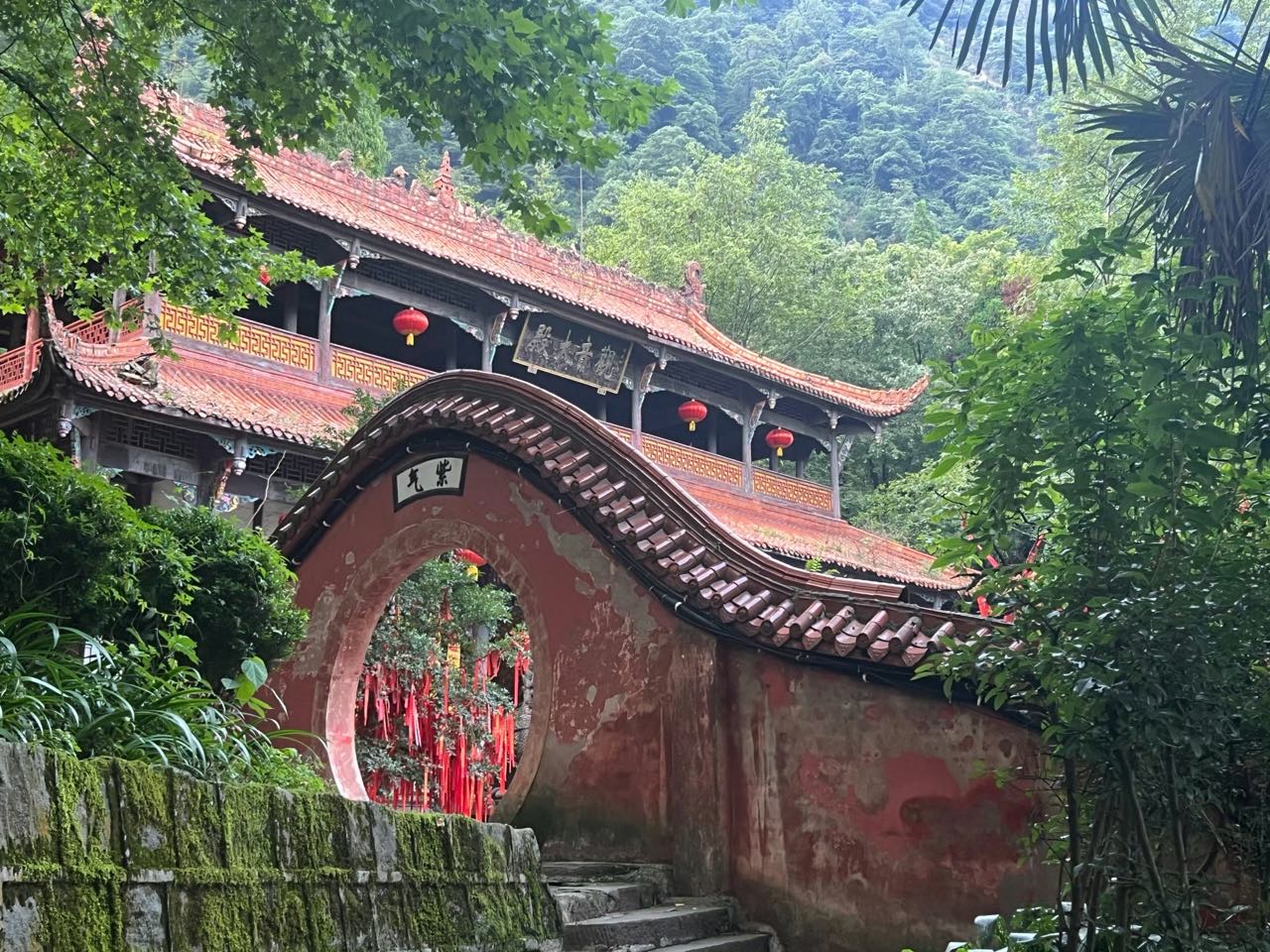 灵岩古寺实景照片