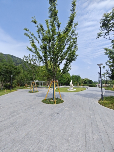 黄石山雕塑公园-听风广场