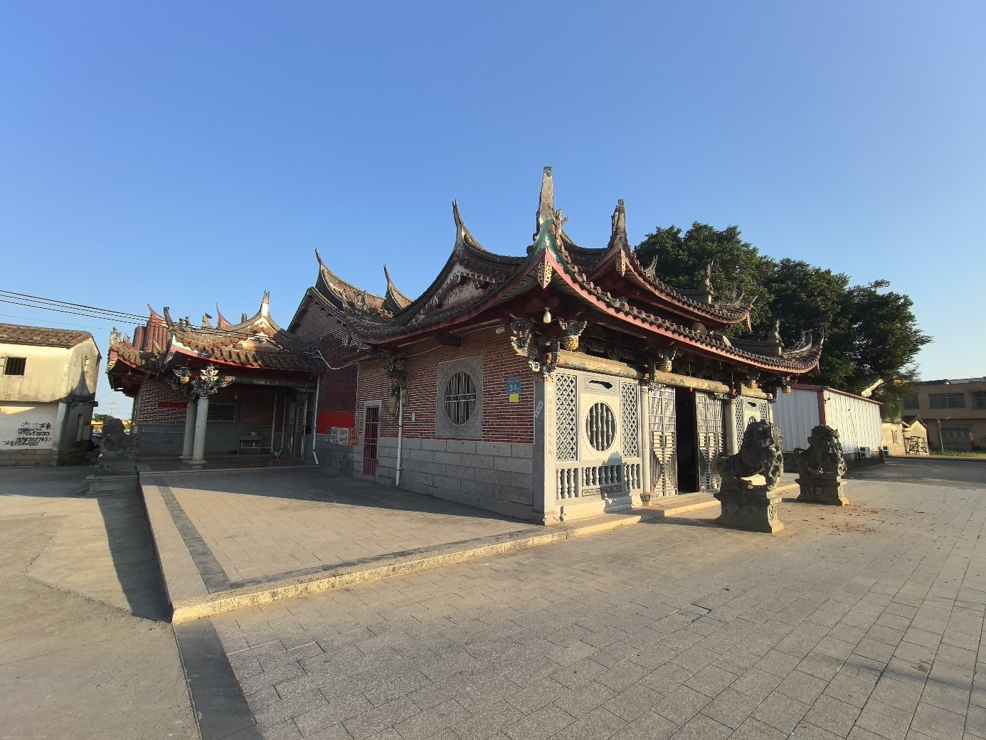 哆中东岳殿实景照片