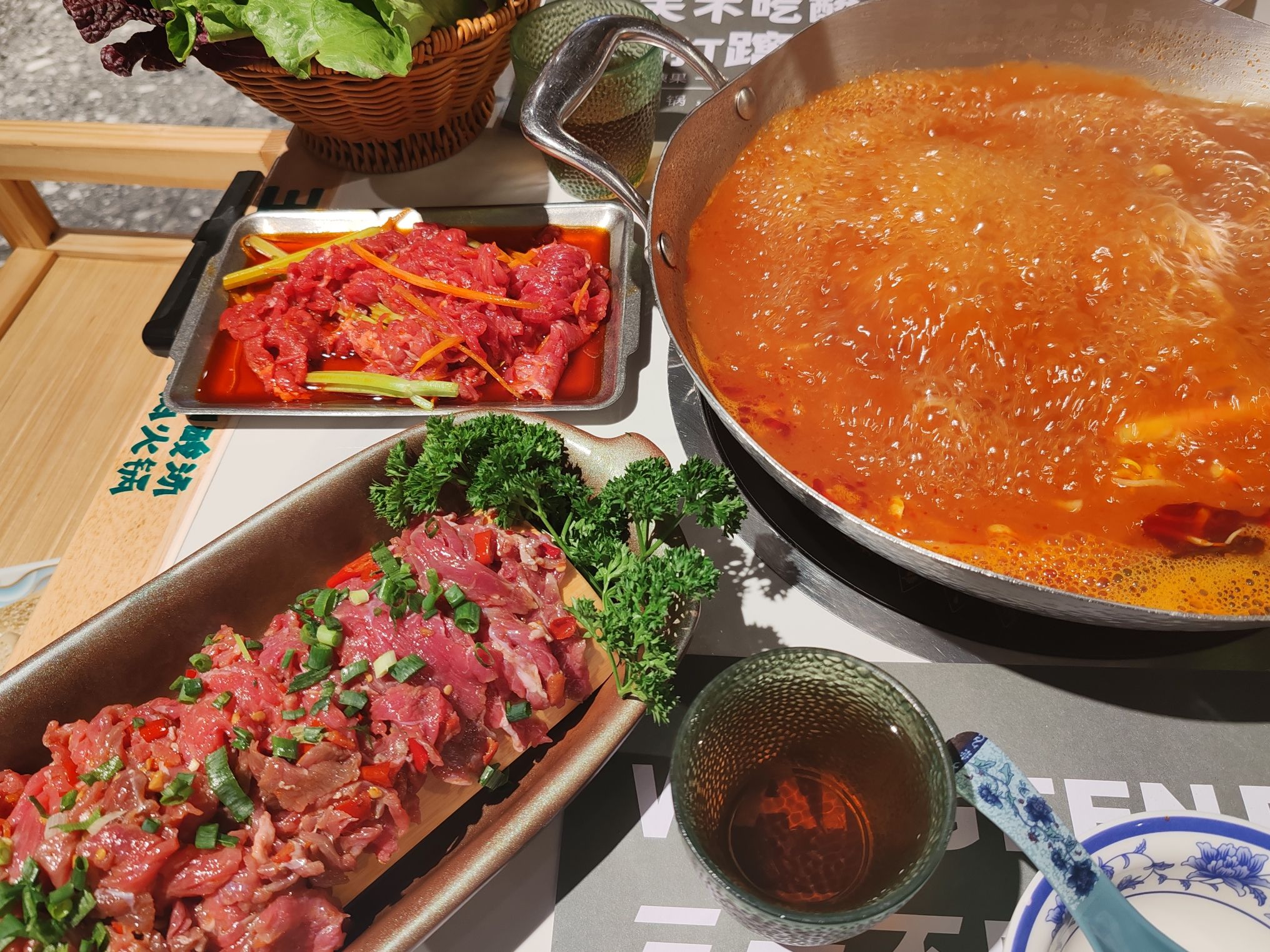 黔进进贵州酸汤牛肉火锅(吾悦店)内部环境