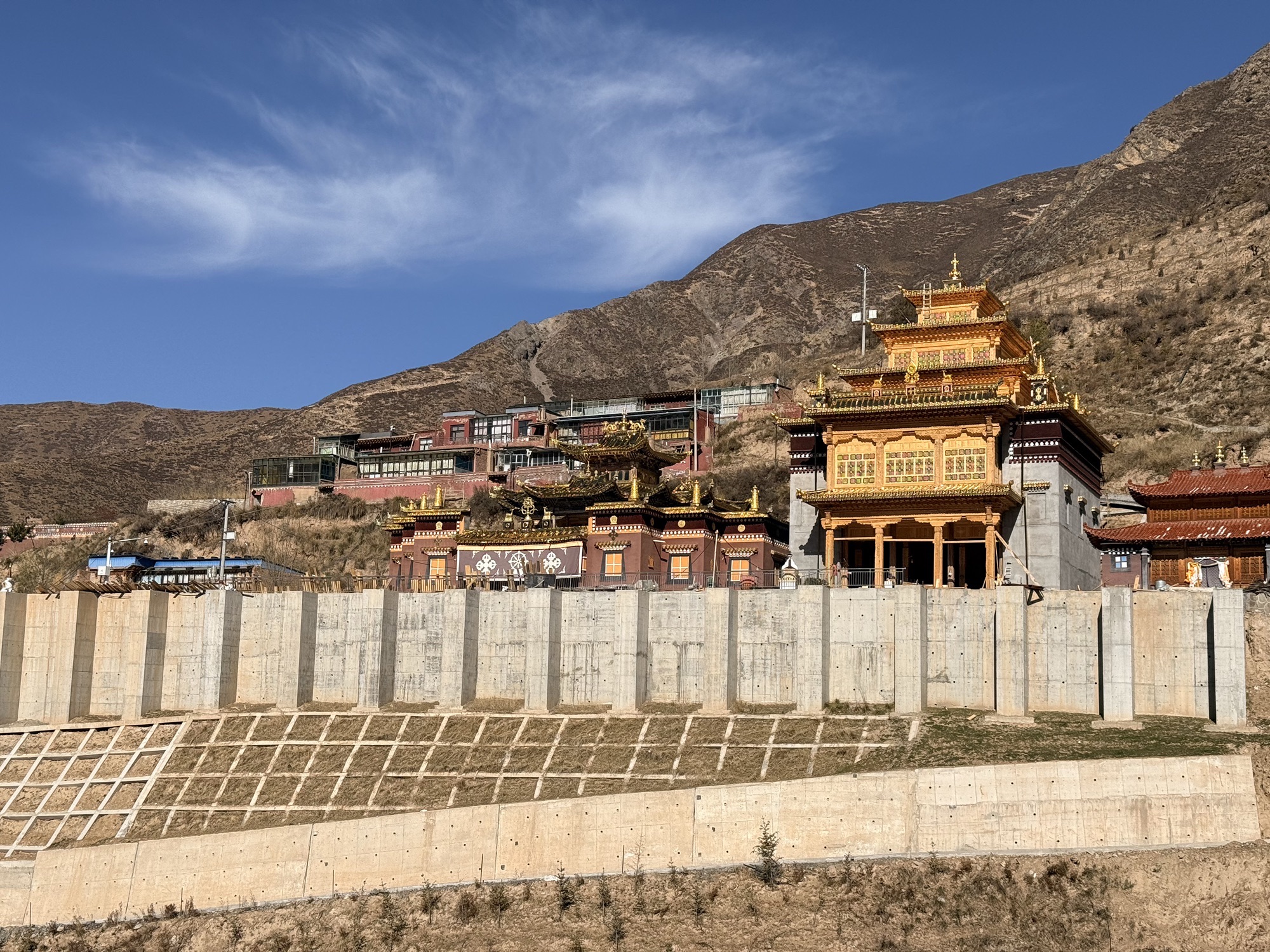 琼贡寺实景照片