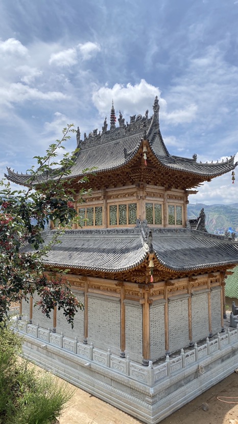 丁龙山圣母宫实景照片