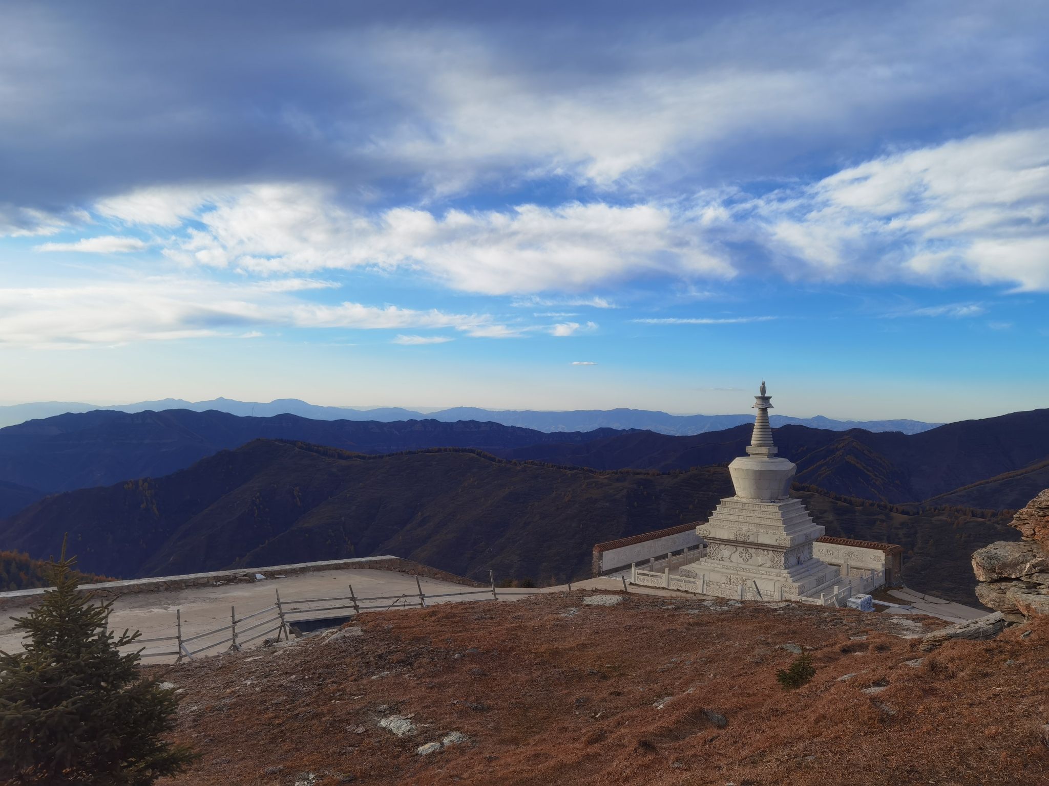 八功德水西来寺实景照片