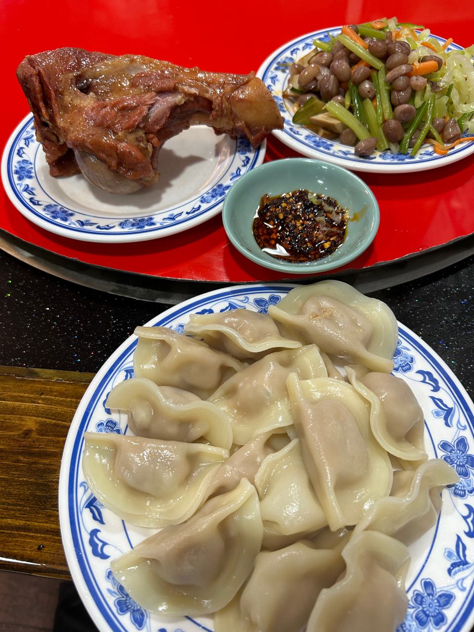小哥俩铁锅炖东北菜饺子馆(新苑房产阳光小区店)